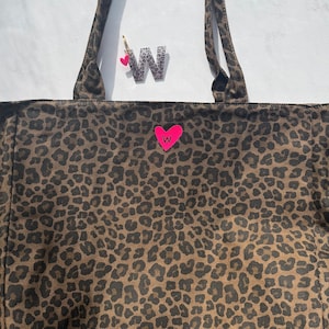 Personlig Pilates Leo-tygväska + nyckelring | Väskberlock | Hjärta | Initialer | Shoppare | Leoparddjursmönster | Neon Leo-yogaväska