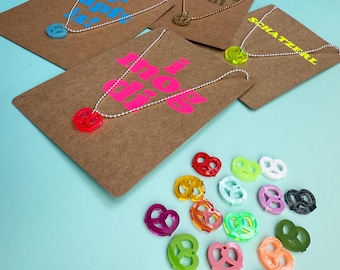 Anhänger mit Brezel / Fest im Oktober München / Brezn / Acrylanhänger / neon / leo / glitzergold viele Farben / Party Zelt Bff / Kirchweih