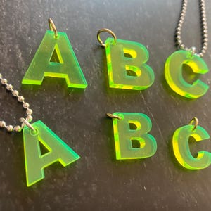 Colgante Letra Neón Verde Neón Amarillo Acrílico / A - Z / ABC / Muchos Colores / Charm / Colgante Acrílico / Collar Colgante Acrílico Cortado a Láser