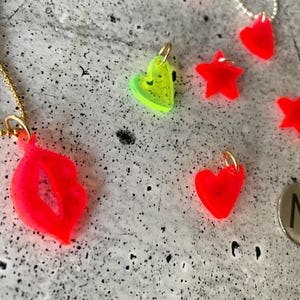 Colgante acrílico / corte láser / muchos colores / muchos motivos / colgante de collar / neón / corazón estrella smiley letra MAMÁ palma coral amor paz