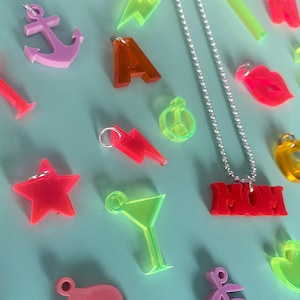 Anhänger Neon Acryl / 925 Silber 18K Gold / Herz Stern Palme Smiley Peace Kuss Love Buchstabe Bff MOM Cocktail Koralle Anker Blitz / 925er