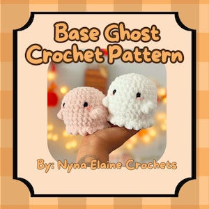 Może przedstawiać: Grafika cyfrowa z tekstem Base Ghost Crochet Pattern By: Nyna Elaine Crochets. Obraz przedstawia dwie małe, okrągłe, szydełkowe figurki duchów, jedną w kolorze jasnoróżowym i jedną białą, każdą z czarnymi oczami i różowymi policzkami.