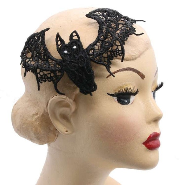 Bat fascinator, Halloween headpiece with lace, hair clip Gothic