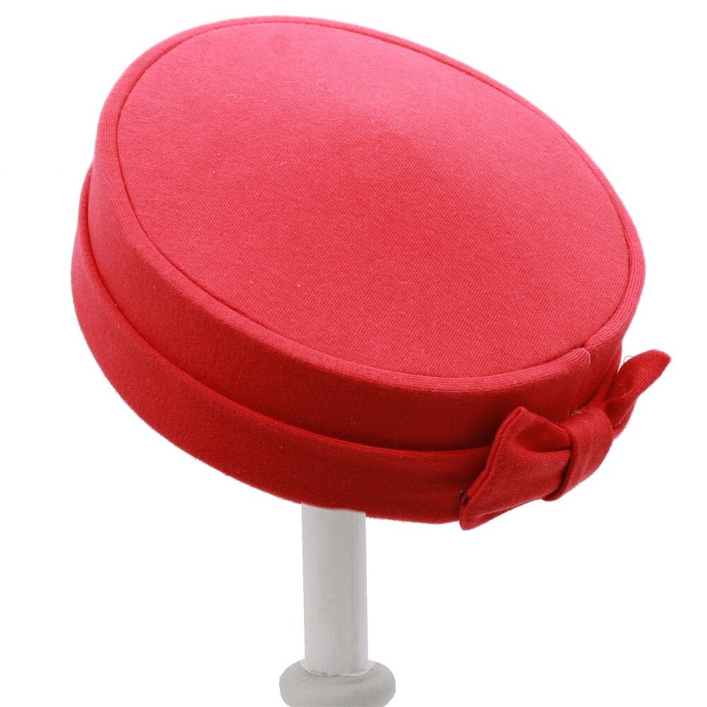 Pillbox hat red