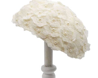 Ivory half hat with lace - big fascinator in vintage look - bridal headdress
