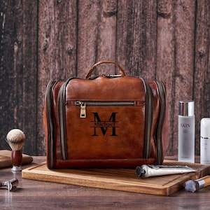 Groomsmen Geschenke Hängender Kulturbeutel Personalisierte große Herren Kulturtasche Wasserdichtes Rasierset aus Vollleder