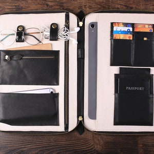 Große personalisierte Leder Reise Brieftasche für iPad Pro, Trauzeugen Geschenk, Hochzeitsgeschenk, benutzerdefinierte Passhalter mit Monogramm Dokument Organizer