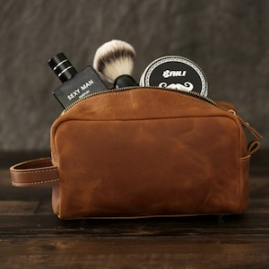 Leather Dopp Kit, Personalized Groomsmen Gift, Men&#39;s Leather Toiletry Bag, Men&#39;s Shaving Kit, Groomsman Gift, Best Man Gift, Birthday Gift