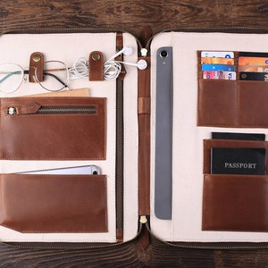 Monedero de viaje de cuero personalizado grande, regalo de los padrinos, titular de pasaporte personalizado del iPad Pro con monograma, regalo de Navidad, regalo de cumpleaños