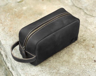 Groomsmen Gift Personalized Leather Toiletry Bag Dopp Kit Travel Kit with Monogram Wedding Gift Groomsman Gift Christmas Gift Boyfriend Gift