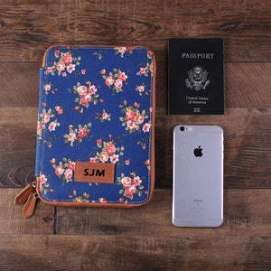 Brautjungfer Geschenk, personalisierte Leinwand Reise Brieftasche mit Leder trim, Trauzeugen Geschenk, benutzerdefinierte iPad Mini Passhalter, Dokument Organizer