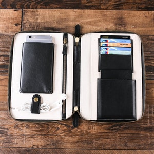 Personalisierte Trauzeugen schwarz Leder Reise Brieftasche, benutzerdefinierte Reisepass Brieftasche Männer, Mann Geschenk, Reise-Geschenk, Trauzeugen Geschenke, Reisepass Brieftasche Fall