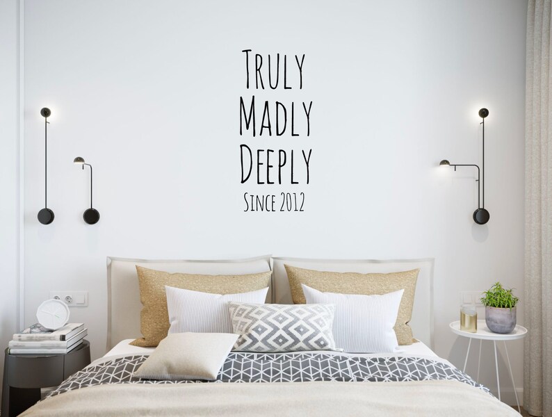 Benutzerdefinierte 18 x 40 Wall Decals Zitate: Truly Madly Deeply personalisierte paar Schlafzimmer Dekor für Verlobungen, Jubiläen, Valentinstag Bild 1