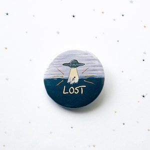Lost Button Badge - Spaceship - Teleportation - UFO - Pin Bagde - Handpressed Button - Pin Button - Button Quote - Gift for Him