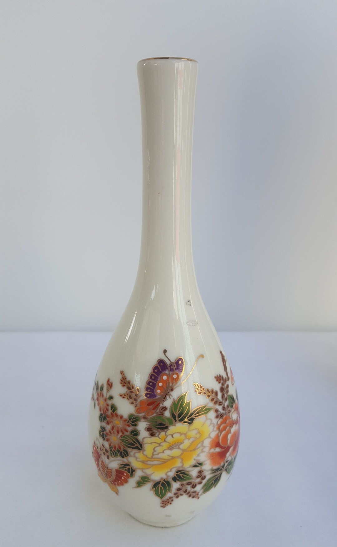 花と蝶の装飾 陶器製花瓶 高さ約15cm 美しい花と蝶が描かれたヴィンテージの日本製 8 インチ花瓶 - Etsy 日本