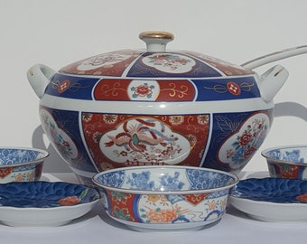 Belle japonaise Vintage soupe intestin ensemble en porcelaine comprenant trois petites entrailles et deux plaques de rose