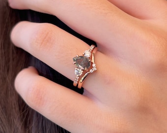 14k Gold Three Stone Diamond Wedding Band: Unique Curved Design