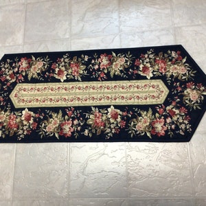 Navy & Beige Floral Table Runner, Quilted Table Runner, Housewarming Gift, Teacher Gift, Home Decor, Bridal Shower, Mother&#39;s Day