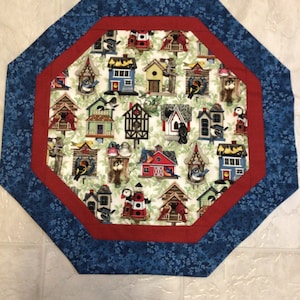 Birdhouses Table Topper: Cotton Quilted Centerpiece, 19.5&quot;