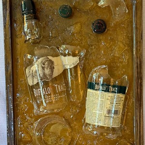 Handgefertigte Buffalo Bourbon Flaschenzerbrochene Kunst auf Holzplatte