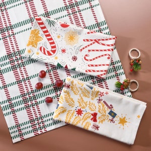 Folkulture Christmas Kitchen Towels Sets with Hanging Loop, Set of 3 Cotton Christmas Dish or Christmas Tea Towels for Gift, Very Merry