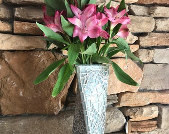 Twisted vase with kites