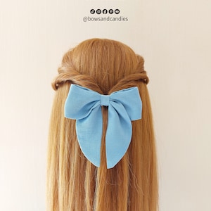 スカイブルーのヘアリボンクリップ、ライトブルーのヘアアクセサリー、ベビーブルーのヘアピンリボンバレッタクリップ、女性用ブルーのヘアクリップリボン、女の子用ヘアリボン