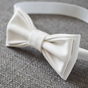 Vegan leather bow tie, white pre tied adjustable neck tie groomsmen gift for him, wedding shower gift groom gift bowtie, mens bow tie