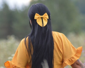 Gele haarstrik: elegant oversized haaraccessoire met speldje