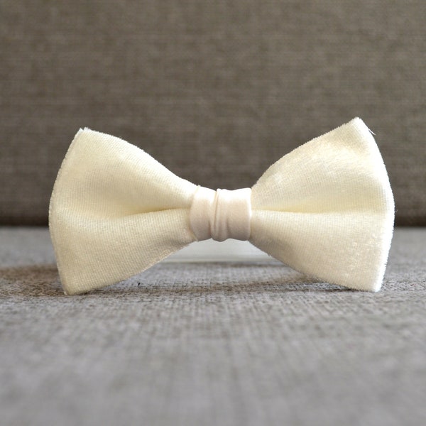 White velvet bow tie, simple velvet off white bowtie, samt fliege, samt bow tie, papillon en velours, milk white velvet, silk bow tie