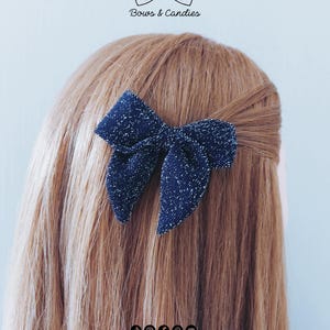 キラキラ輝くソフトな生地のヘアリボンクリップ - 小さな滑り止めブラックワニ口クリップ、女性、女の子、幼児向けの快適で安全なヘアアクセサリー