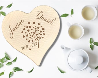 Planche de petit-déjeuner en forme de cœur avec nom | 24x24cm | Décoration murale comme idée cadeau de mariage pour les mariés