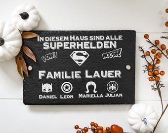 Türschild Familie aus Schiefer mit "Superhelden", Hausschild für die ganze Familie, inklusive Befestigungsmaterial, Wohndekoration
