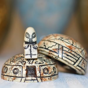Magnetic Ojuelos Stone Artifact Replica/ Ancient Alien and UFO Resin Replica