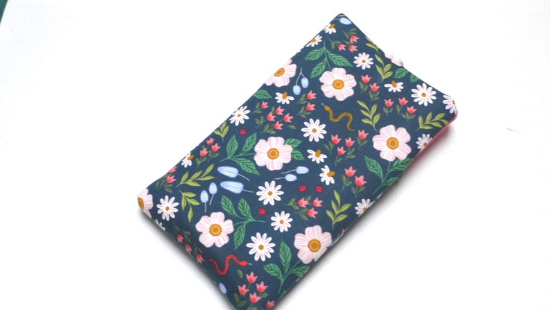 Handytasche mit Reißverschlussfach Blumen blau bunt Geschenk Bild 5