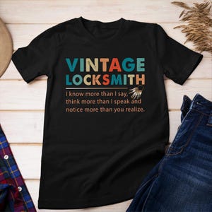 Vintage shirt slotenmaker – cadeau slotenmaker - T-shirt slotenmaker, hoodie, T-shirt met lange mouwen #vintage-slotenmaker