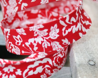 1 m bias binding - red and white flowers & tendrils