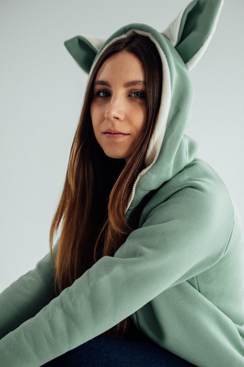 Women’s green zip-up hoodie with a hood featuring cute cat ears, soft cotton material, perfect for cat lovers, stylish and cozy sweatshirt.