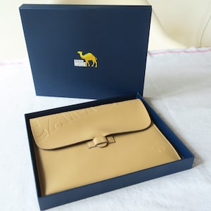 Vintage noble Camel leather bag case for laptop or tablet with diagonal 32 cm
