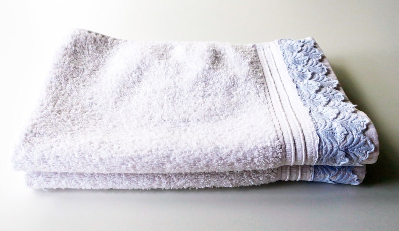 Vintage towel set two guest towels by Vossen image 1