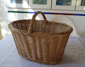 Vintage wicker basket shopping basket market basket