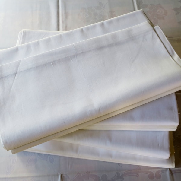 Vintage sets of bed sheets in white