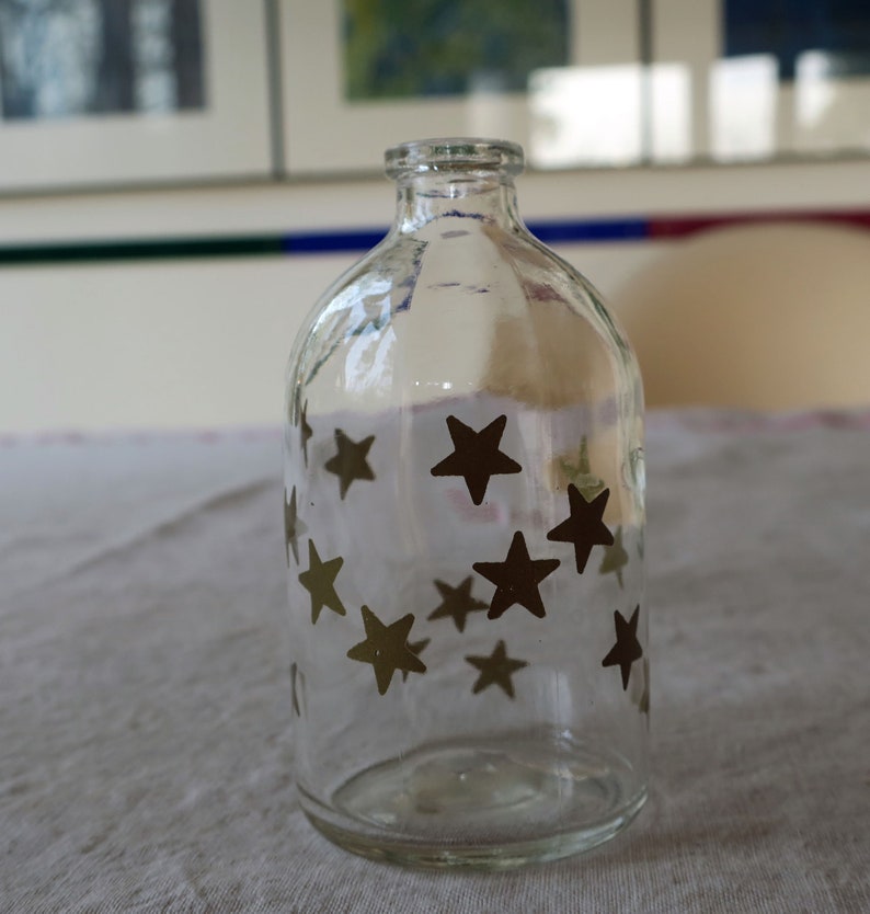 Petites bouteilles en verre vintage à décorer avec des bouchons image 5