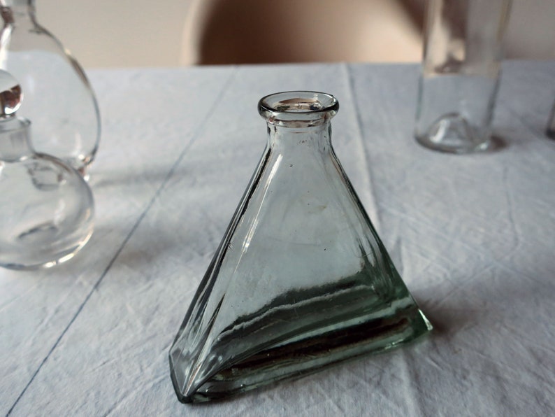 Vintage mooie glazen flessen om te decoreren B Dreieck-Form