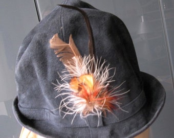 Vintage small 70s suede hat