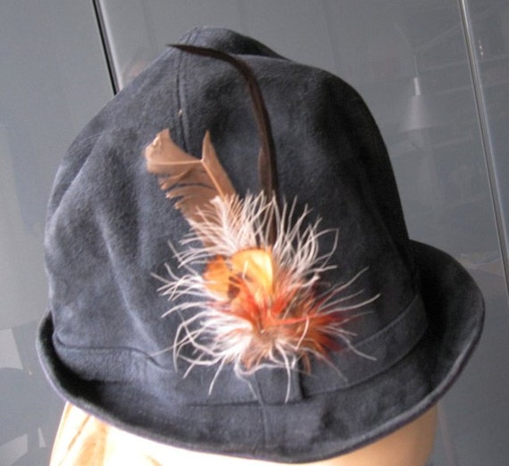 Vintage small 70s suede hat
