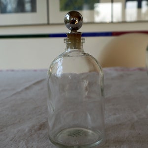 Petites bouteilles en verre vintage à décorer avec des bouchons image 6