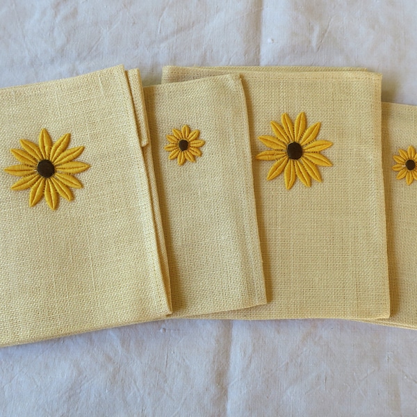 Vintage set of 2 napkins and 2 linen place mats