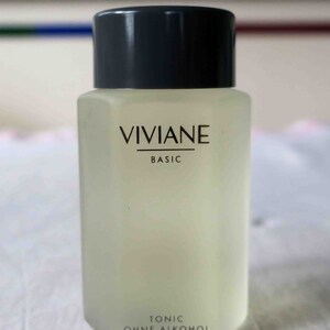 May include: A clear glass bottle with a black cap and label. The label reads "VIVIANE BASIC TONIC OHNE ALKOHOL".