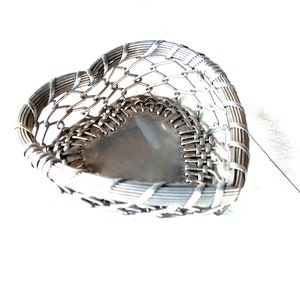 Baskets with heart made of silver wire and single wire image 2